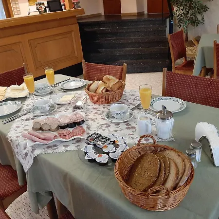 فندق Schumbert *